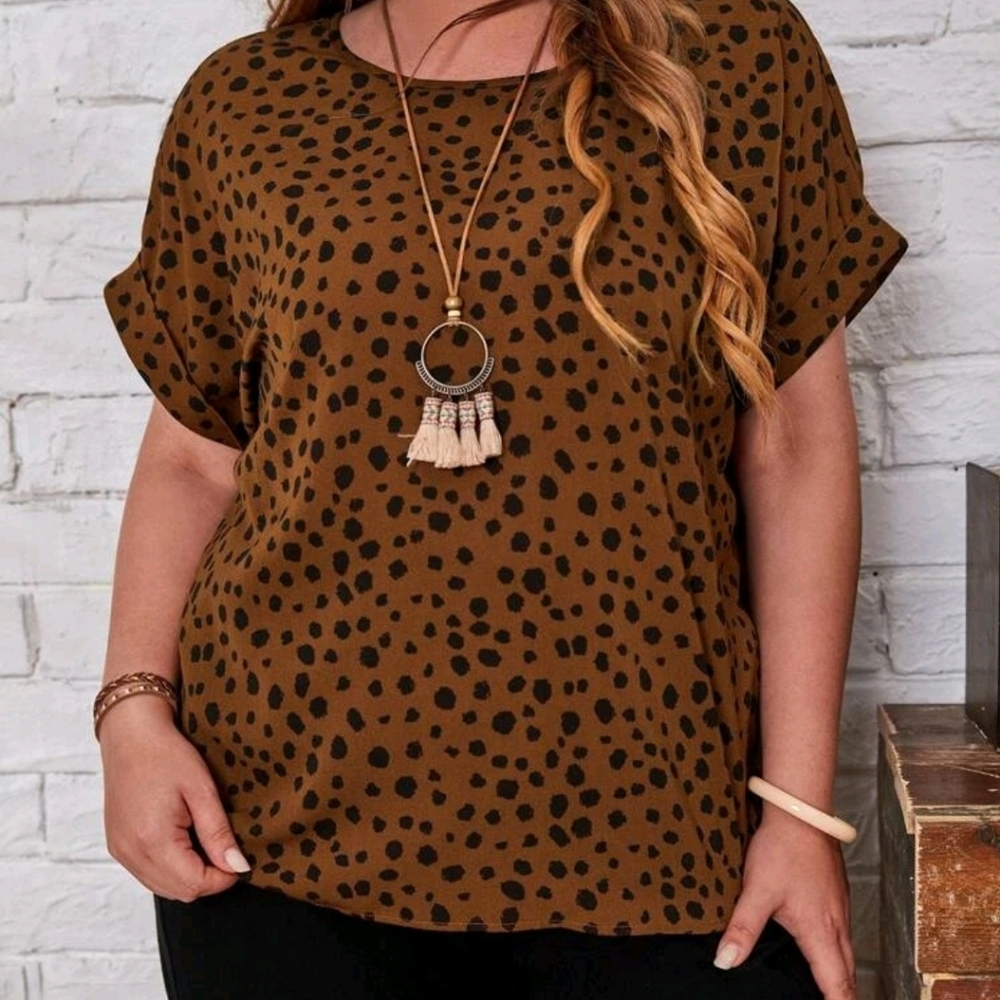 Emery Rose print,cuffed sleeve top